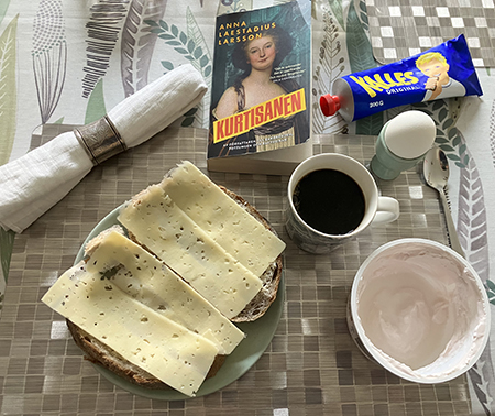 Hemmalunch med ostmackor kvarg kaffe kokt ägg o Kurtisanen Hemmalunch med ostmackor kvarg kaffe kokt ägg o Kurtisanen