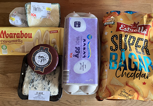 Ostar choklad ägg och cheddarbågar