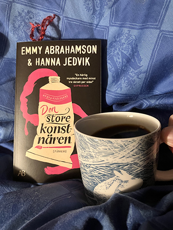 Boken Den store konstnären och kaffe på sängen