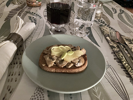 Förrätt svampmacka med äpple