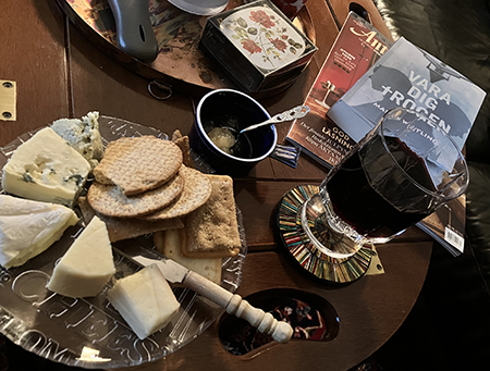 Ostassiett o boken Vara dig trogen