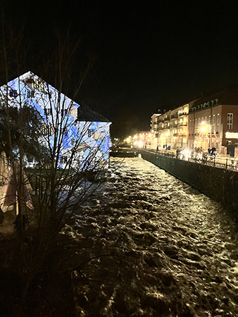 Upplandsmuseet och Fyrisån från Fyristorg Allt ljus på Uppsala 2023