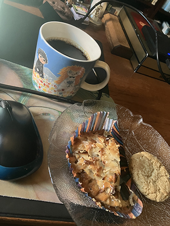 Gofika på skrivbordet på eftermiddagen
