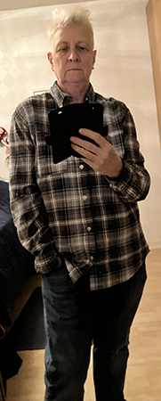 Jag i min nyaste gråa rutiga skjorta