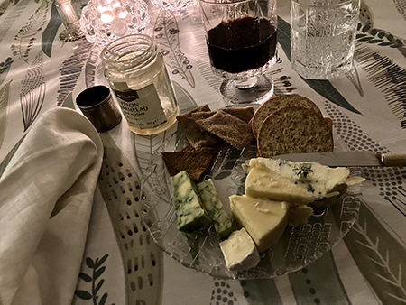 Ostaassiett och chianti