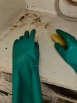 Städning av skåpet under diskbänken