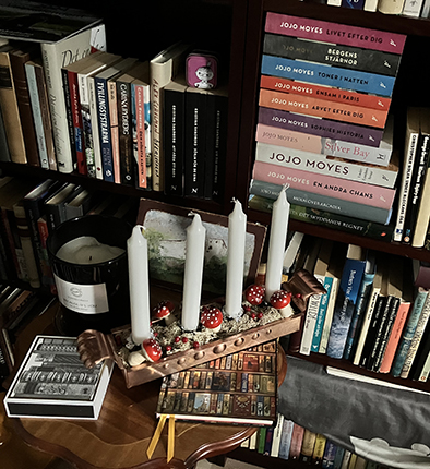 Adventsljusstaken i koppar i Bokrummet