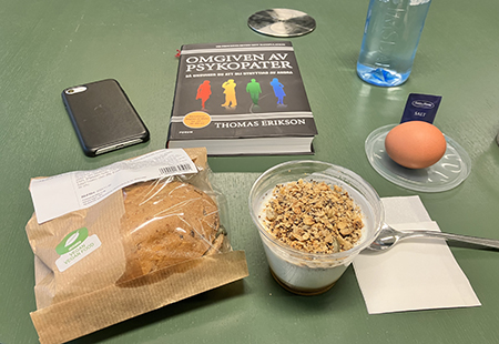 Jobblunch omgiven av psykopater