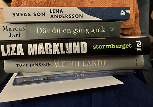 Böckerna Sveas son Där du en gång gick Stormberget Meddelande choklad kuvert julklappar 2023