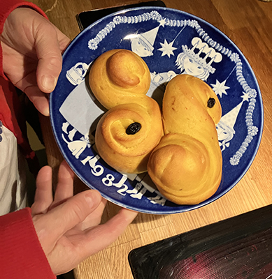 Anna bjuder på lussebullar