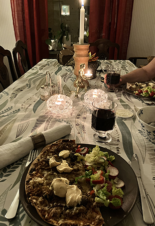 Libapizza med tonfisk hemma och Montefalco rosso