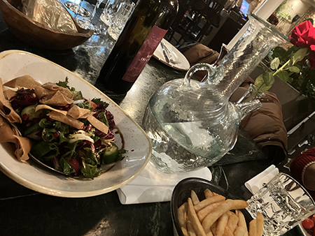 Sallad vatten ros vin pommes Byblos