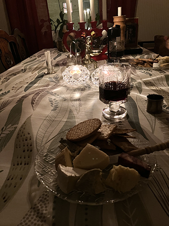 Ostassiett med bula under duken andra advent