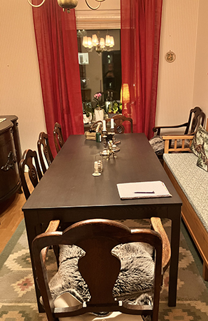 Silverljusstakar fyra ekstolar två ekstolar med armstöd