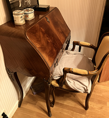 Farmors sekretär gul stol