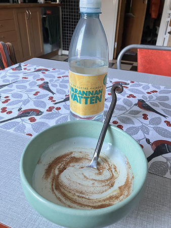 Fil med kanel o honung vattenflaska