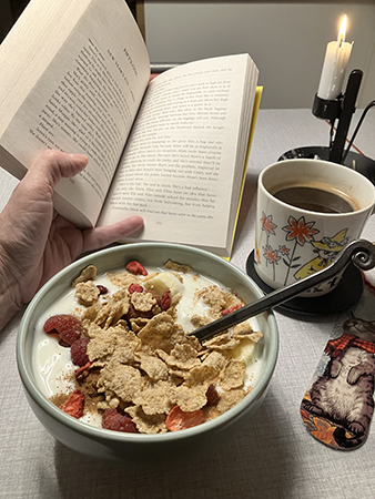 Frukostfil och läsning