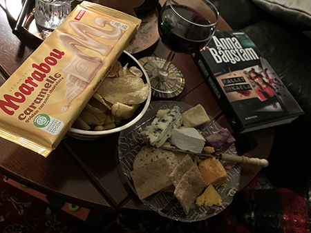 Lördagsgodis ostar vin boken Fallet Mikaela