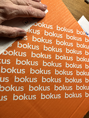 Paket från Bokus med bokreaböcker 2024