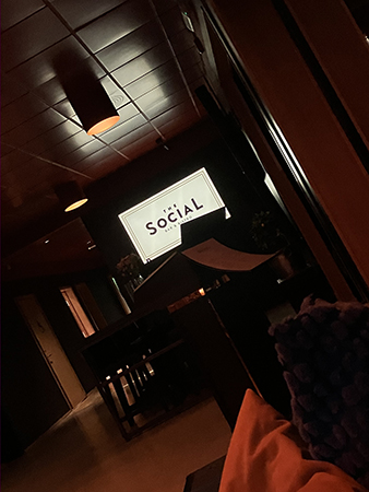 The Social Bar and Bistro skylt