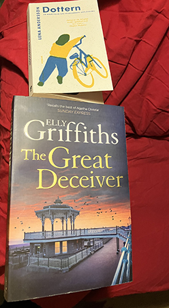 Böckerna Dottern och The Great Deceiver