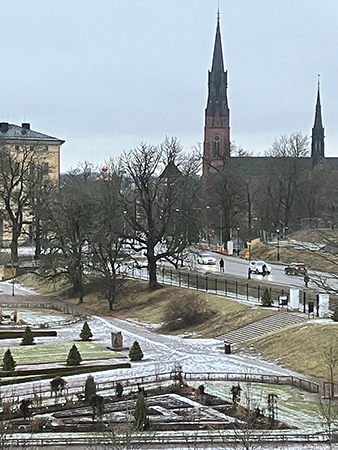 Utsikt från jobbfönstret barockträdgården domkyrkotornen