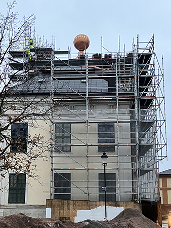 Gustavianum med kulan fotad från Odinslund