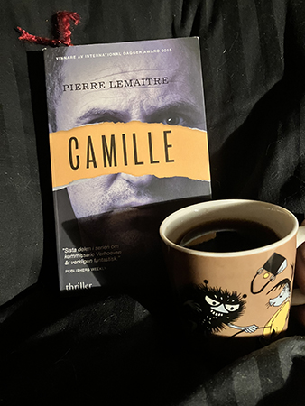 Boken Camille och kaffe på sängen
