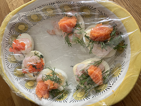 Ägghalvor med räkor rom o dill