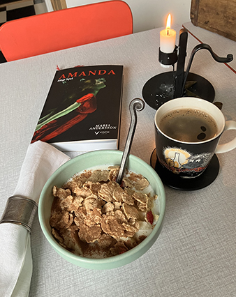 Onsdagsfrukost med tänt ljus