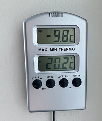 Minus nio komma åtta grader den 18 mars 2024