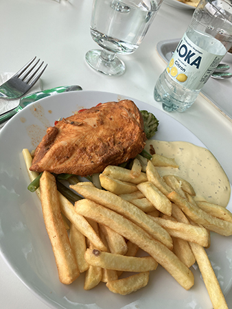 Kyckling strips och bea på IKEA