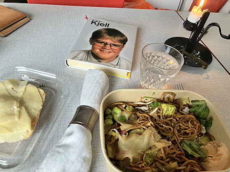 Gårdagens nudelsallad blev dagens middag