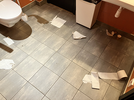 Toalett utanför Humanistiska teatern