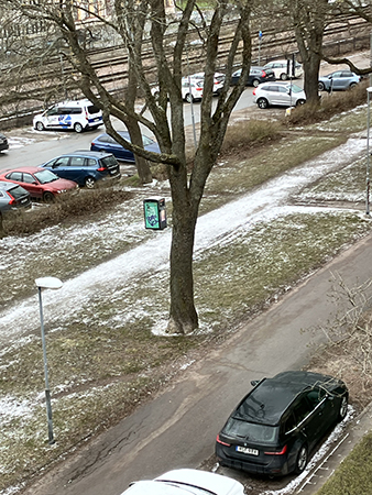 Lite snö på marken 21 april 2024