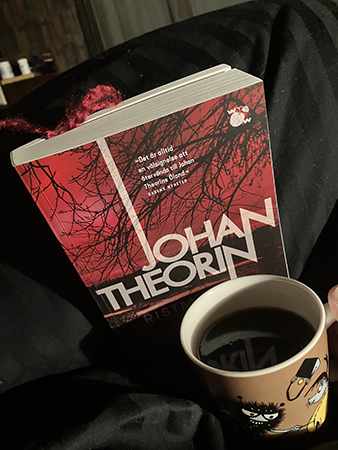 Slutet av boken Ristmärken och kaffe på sängen