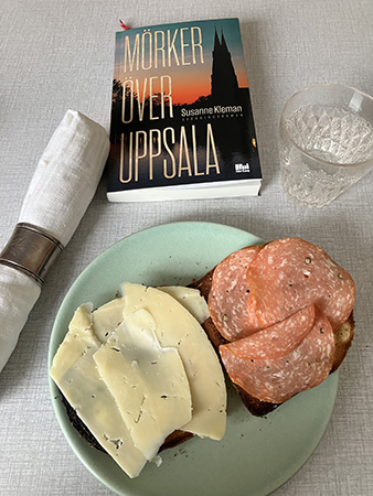 Vatten o rostat bröd boken Mörker över Uppsala