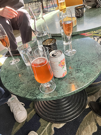 After work på Plock med rosa öl och rosa bubbel