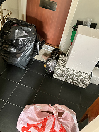 Grejor i hallen till återvinningen och Annas nya hem