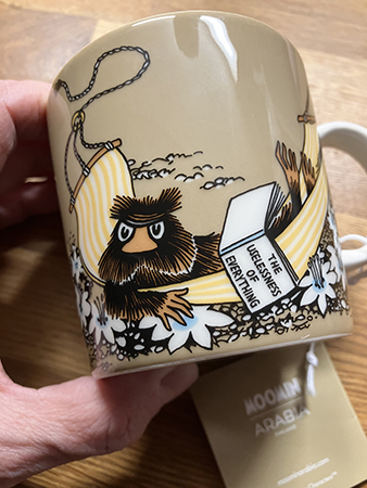 Muminmugg med bok m texten The uselessness of everything