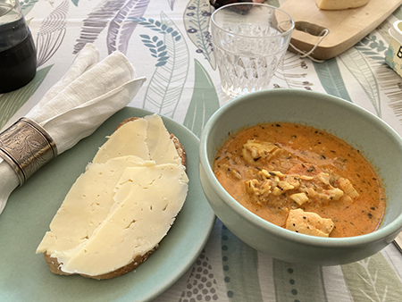 Ostsmörgås och fisksoppa