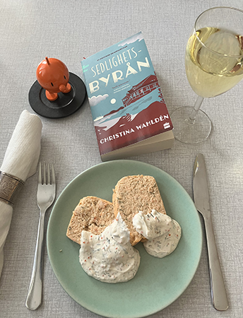 Skaldjurspaté o romsås med ett glas riesling