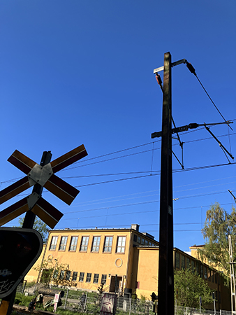Blå himmel vid bommarna St Olofsgatan