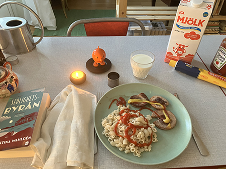 Makaroner och kycklingkorv