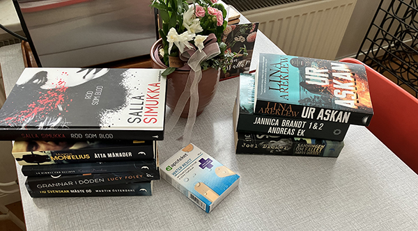 Böcker blommor och plåster från FEM o familj
