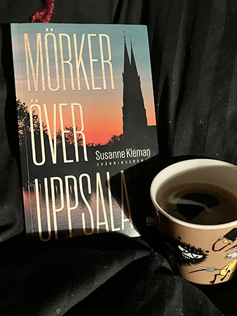 Boken Mörker över Uppsala och kaffe på sängen