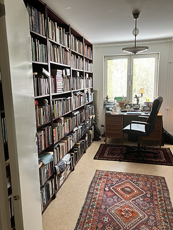 Mattor och bokhyllor