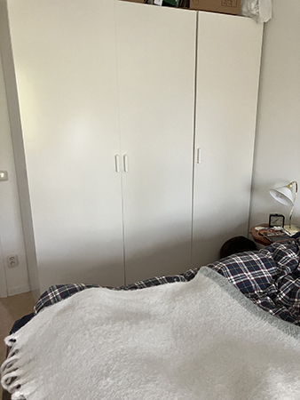 Sovrumsgarderoben och linneskåpet