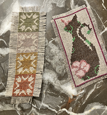 Broderade bokmärken från min adoptivdotter V