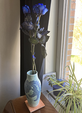 Tre blåa rosor från Nya Björcks Blomsterhandel